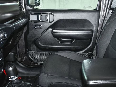 Used 2019 Jeep Wrangler Unlimited Sport S image 34