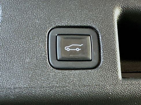 Used 2024 Chevrolet Equinox LT FWD image 28