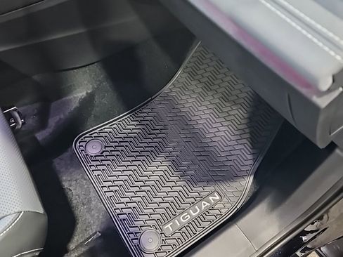 New 2026 Volkswagen Tiguan SE image 14