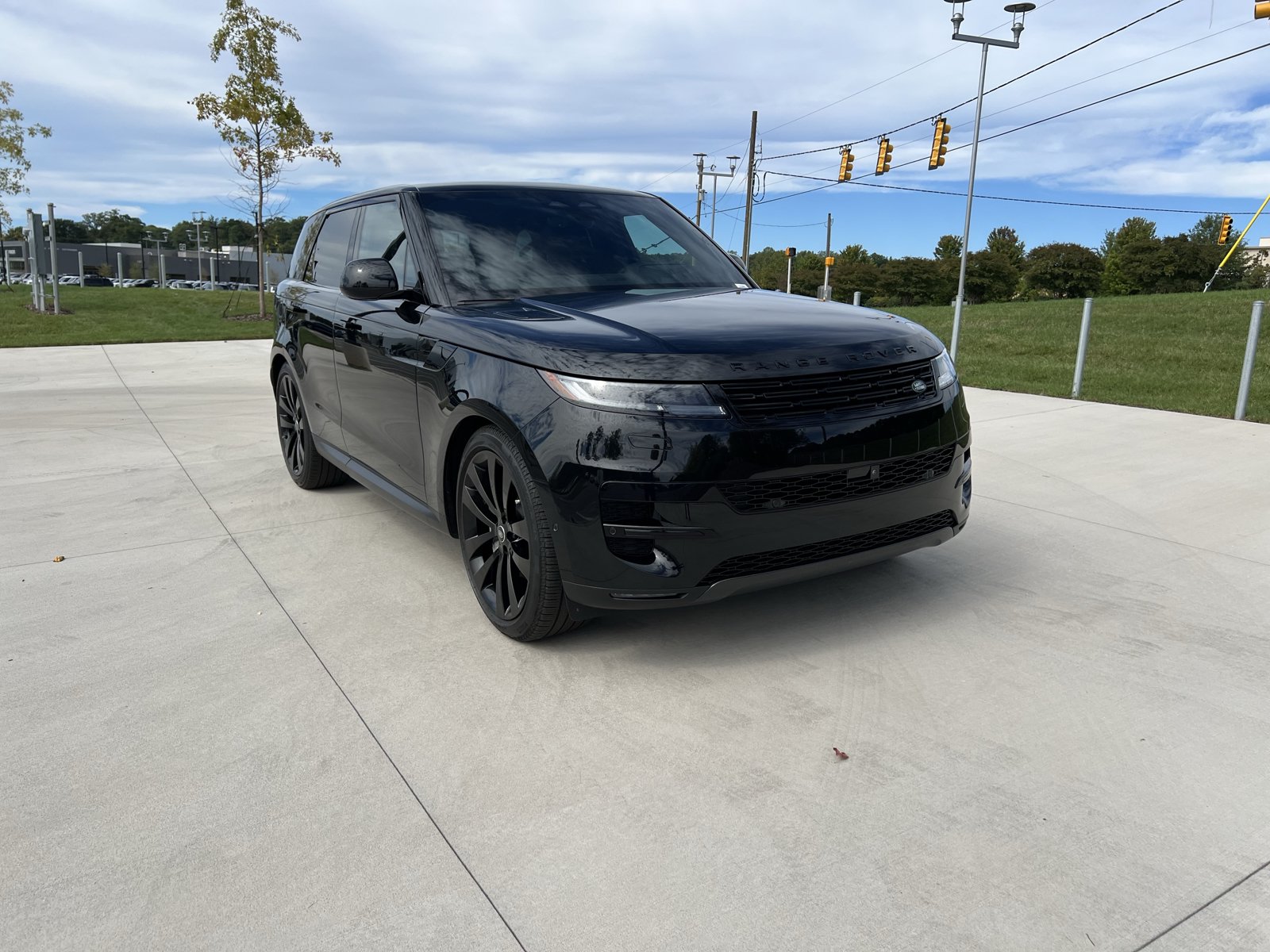Used 2025 Land Rover Range Rover Sport SE AWD/4WD image 1