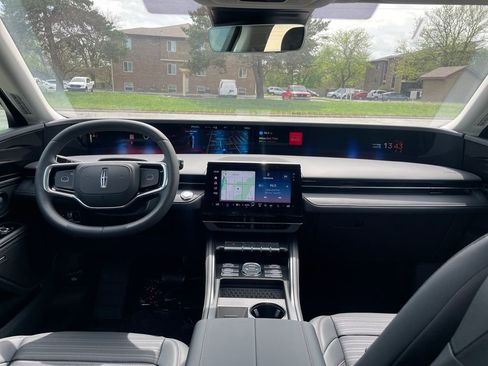 New 2026 Lincoln Nautilus Reserve w/ Jet Appearance Package AWD/4WD image 12