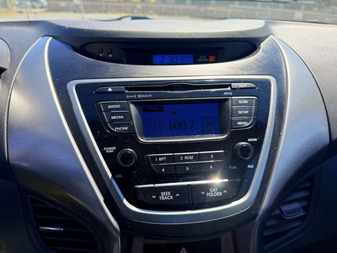 Used 2013 Hyundai Elantra FWD image 12