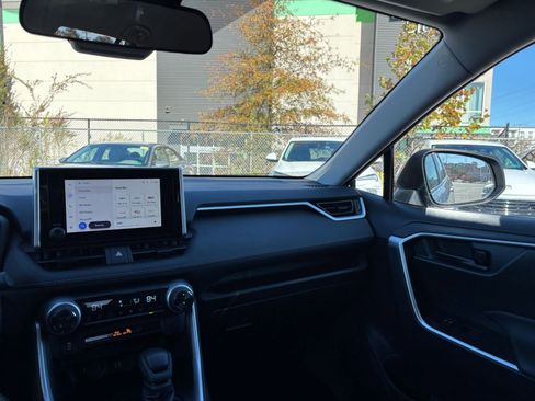 Used 2025 Toyota RAV4 LE image 34