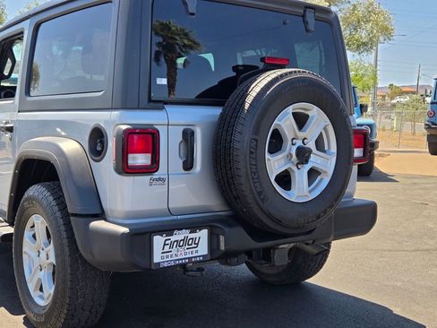 Used 2022 Jeep Wrangler Sport AWD/4WD image 5