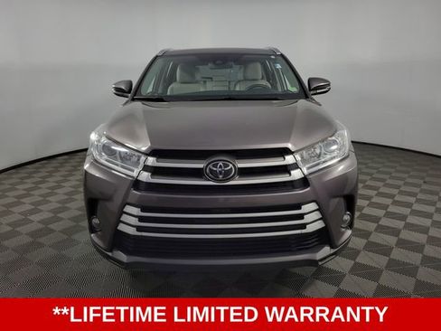 Used 2019 Toyota Highlander XLE AWD/4WD image 3
