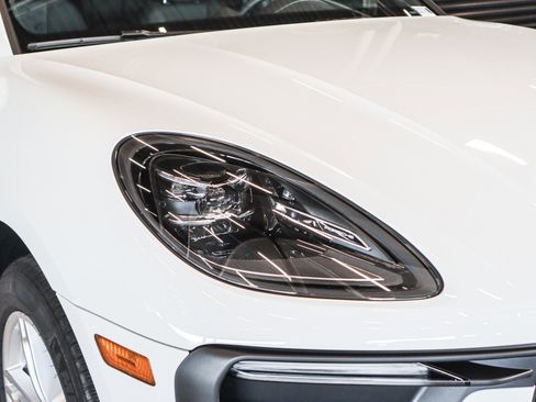 Used 2025 Porsche Macan image 27