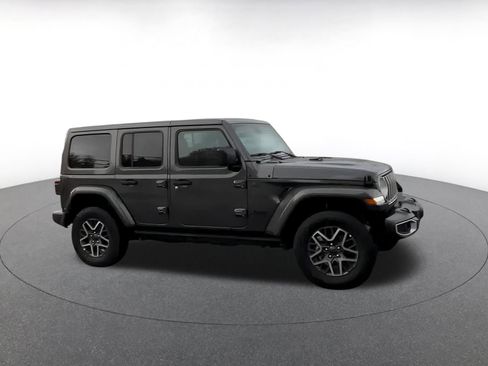 Used 2025 Jeep Wrangler Sahara image 2