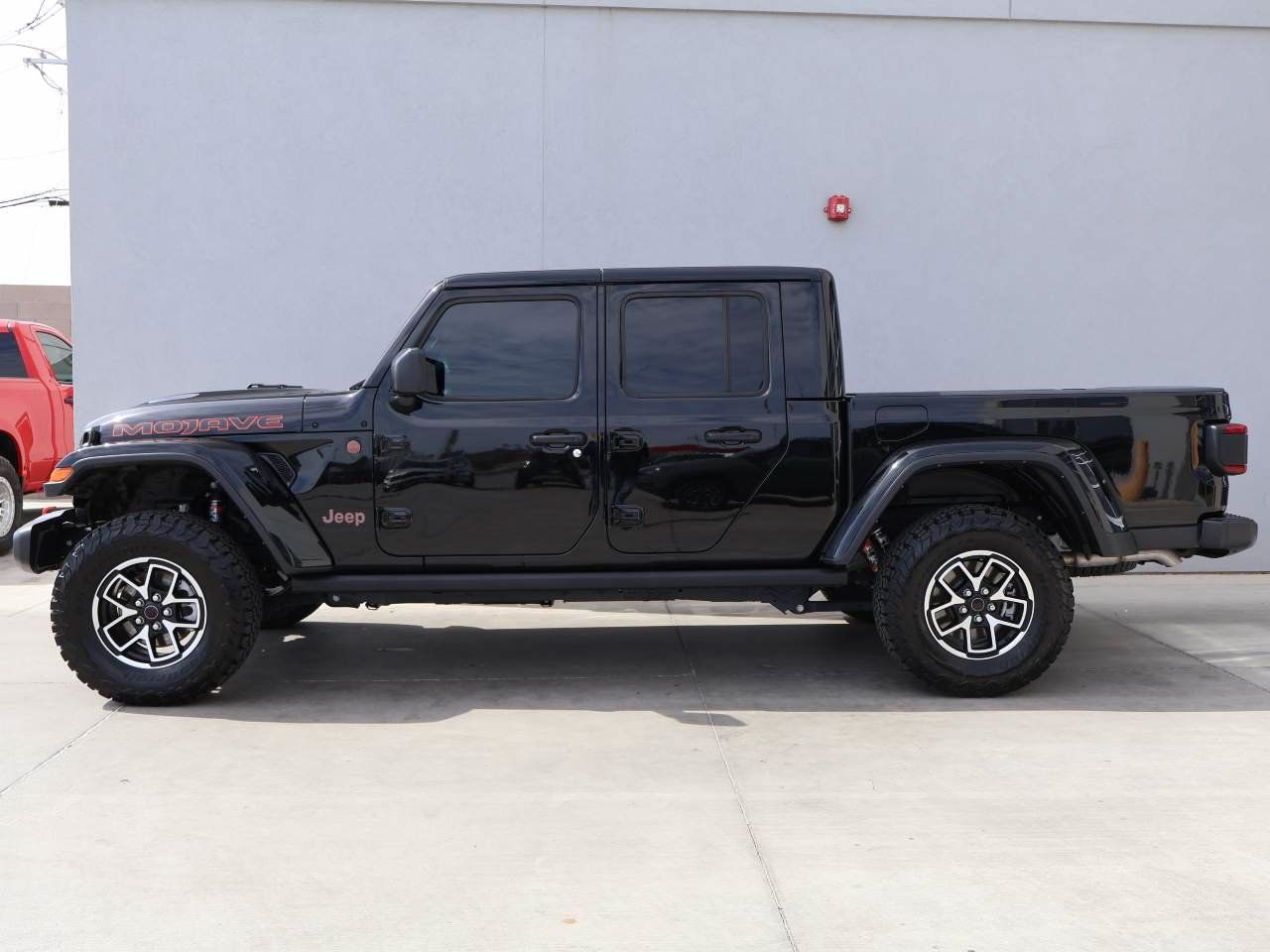 Used 2025 Jeep Gladiator Mojave w/ Safety Group AWD/4WD image 2