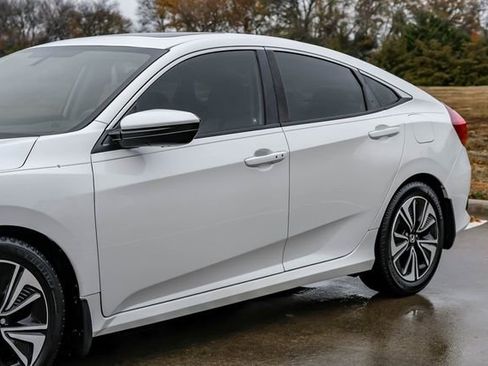 Used 2018 Honda Civic EX-T image 9