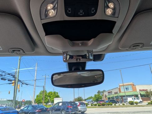 Used 2018 Chrysler Pacifica Touring Plus FWD image 36