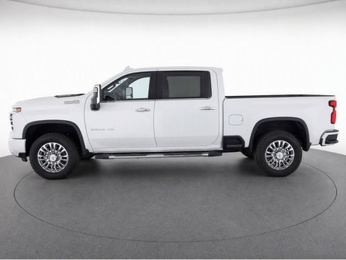 Used 2020 Chevrolet Silverado 2500 High Country w/ Technology Package AWD/4WD image 4