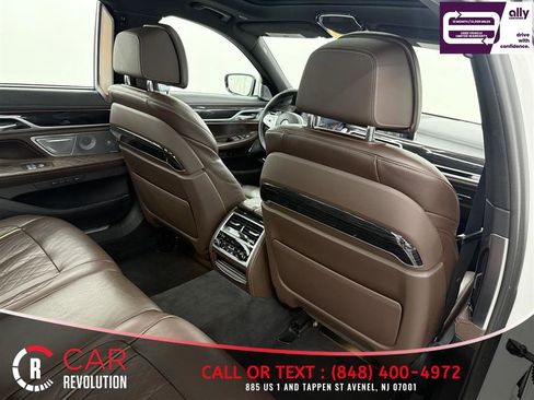 Used 2021 BMW 750i xDrive w/ Luxury Rear Seating Package image 32