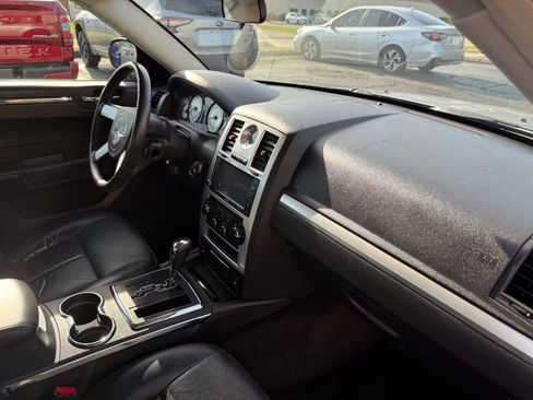 Used 2009 Chrysler 300 Touring RWD image 24