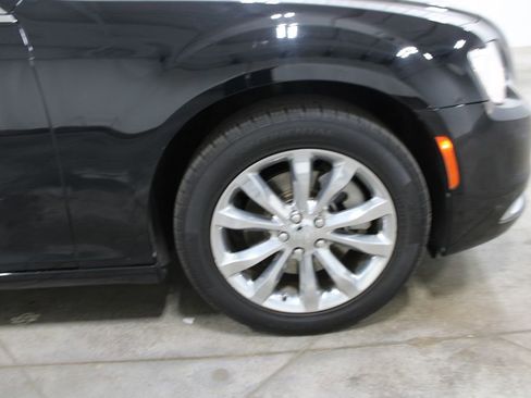 Used 2023 Chrysler 300 Touring AWD/4WD image 38