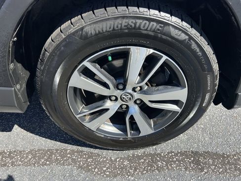 Used 2018 Toyota RAV4 XLE AWD/4WD image 13