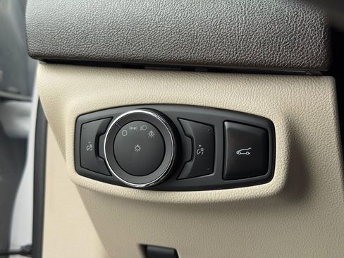 Used 2019 Lincoln MKC Select w/ Select Plus Package AWD/4WD image 33