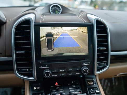 Used 2018 Porsche Cayenne S image 19