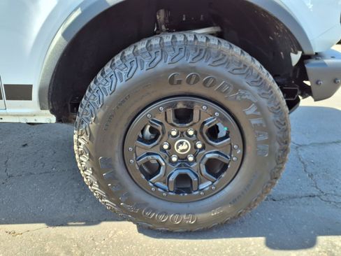 Certified 2024 Ford Bronco Wildtrak AWD/4WD image 9