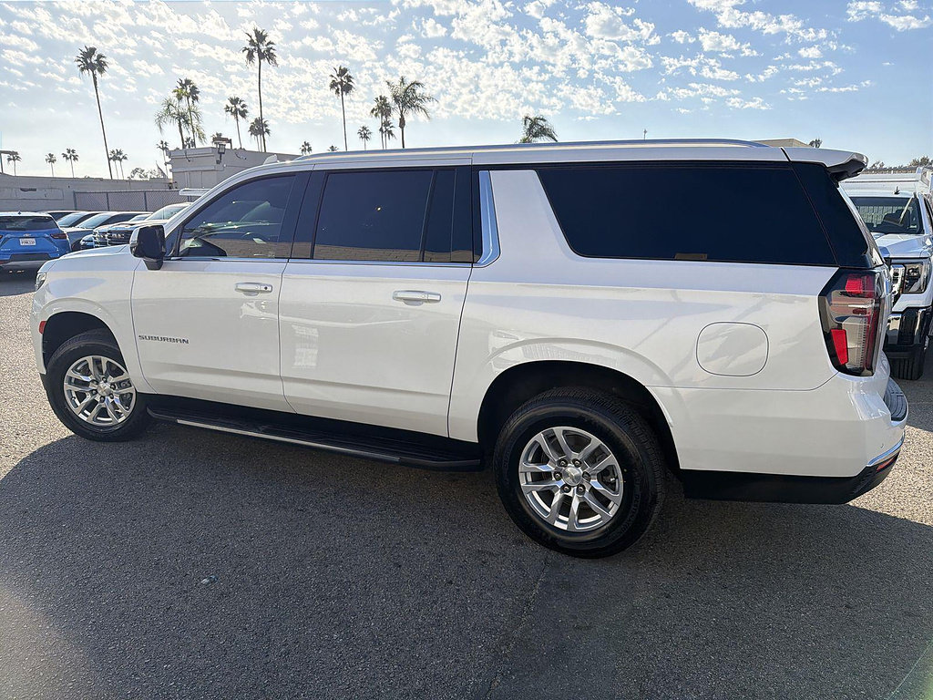 Used 2022 Chevrolet Suburban LT w/ Luxury Package AWD/4WD image 8