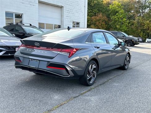 Certified 2025 Hyundai Elantra SEL image 3