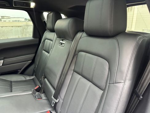 Used 2018 Land Rover Range Rover Sport HSE image 19