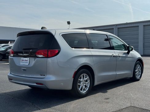 Used 2023 Chrysler Voyager LX image 13