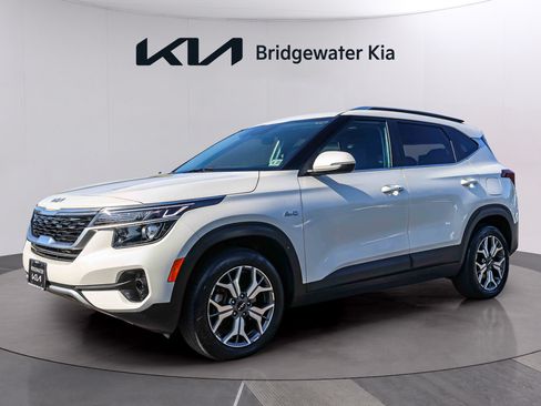 Used 2023 Kia Seltos EX AWD/4WD image 3