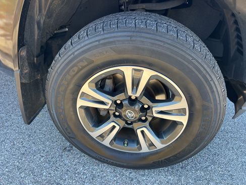 Used 2018 Toyota Tacoma TRD Sport image 14