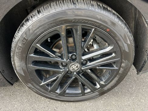 Used 2025 Toyota Camry SE image 30