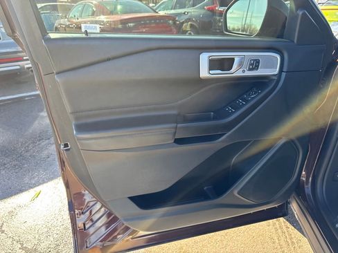 Used 2020 Ford Explorer Platinum image 27