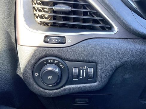 Used 2020 Jeep Cherokee Latitude Plus image 36