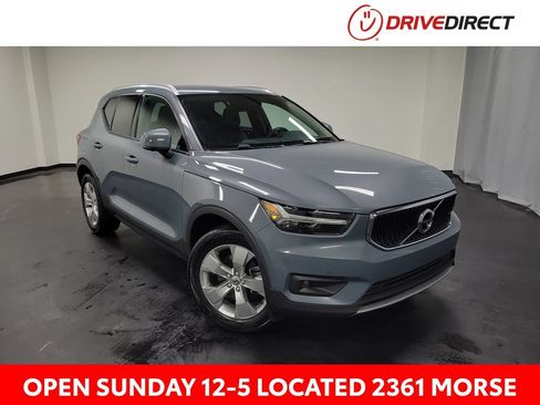 Used 2022 Volvo XC40 T4 Momentum FWD image 1