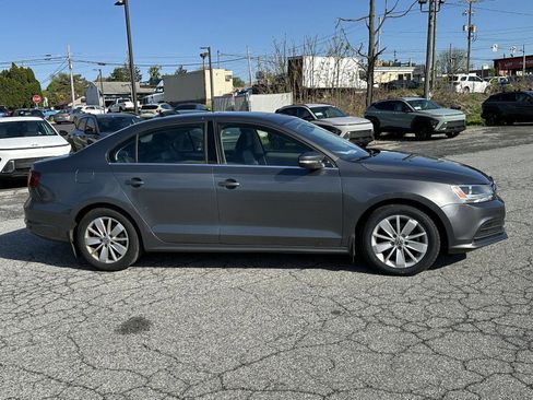 Used 2016 Volkswagen Jetta SE FWD image 9