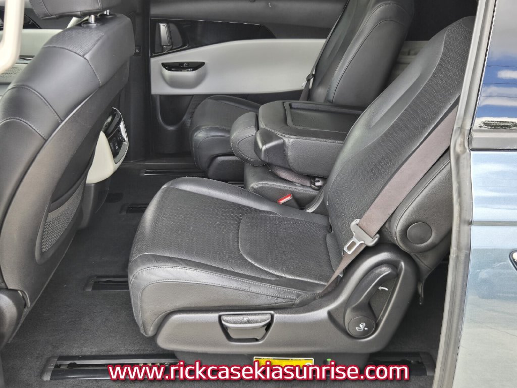 Used 2023 Kia Carnival SX Prestige FWD image 11