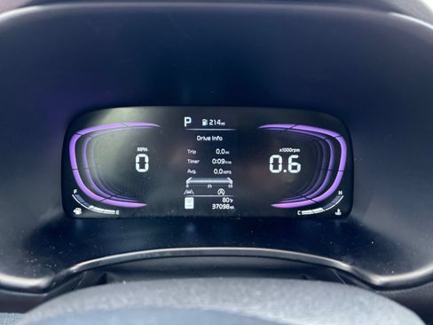 Used 2025 Kia Soul LX w/ LX Technology Package FWD image 39