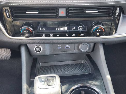 Used 2021 Nissan Rogue SV FWD image 13
