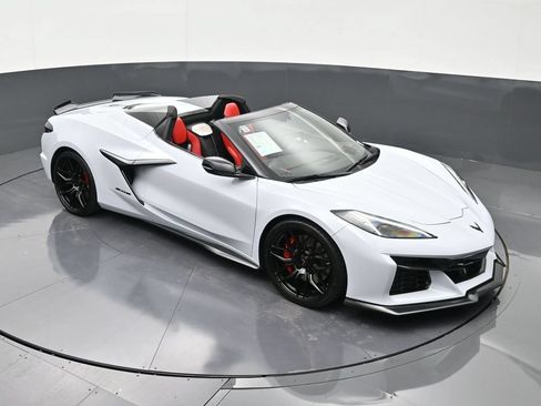 Used 2023 Chevrolet Corvette Z06 RWD image 18