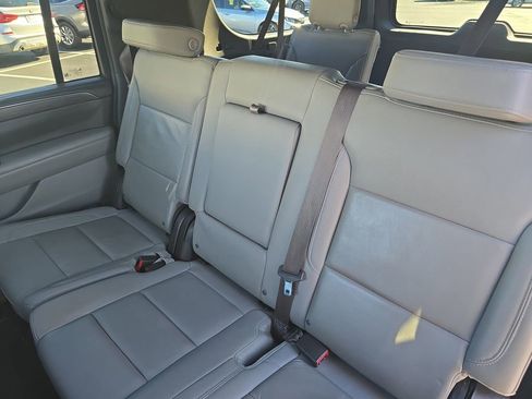 Used 2023 Chevrolet Suburban LT image 15