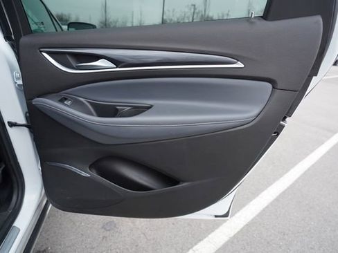 Used 2024 Buick Enclave Premium image 23