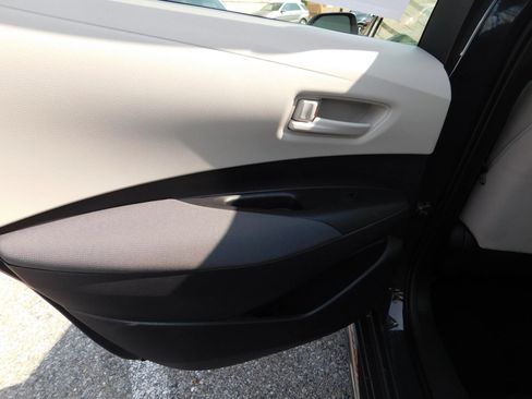 Used 2023 Toyota Corolla LE FWD image 11