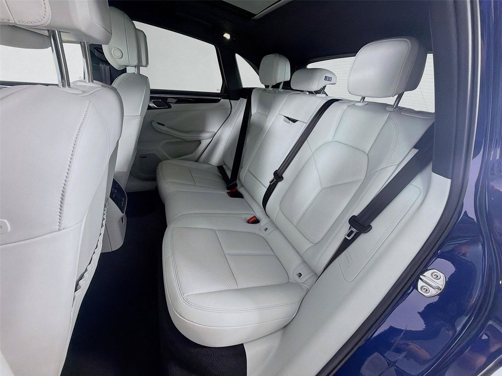 Certified 2026 Porsche Macan AWD/4WD image 21