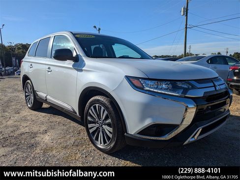 Used 2020 Mitsubishi Outlander ES image 1