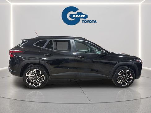 Used 2024 Chevrolet Trax RS w/ Sunroof Package FWD image 9