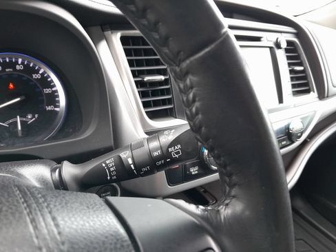 Used 2017 Toyota Highlander XLE AWD/4WD image 22