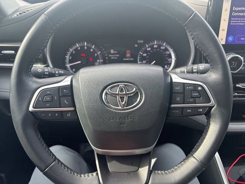 Used 2023 Toyota Highlander XLE image 10