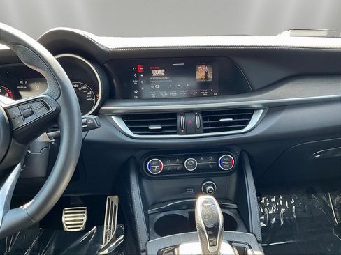Used 2023 Alfa Romeo Stelvio Ti AWD/4WD image 9
