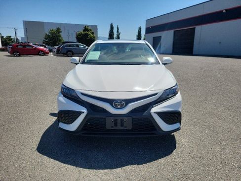 Used 2024 Toyota Camry SE w/ Cold Weather Package AWD/4WD image 8