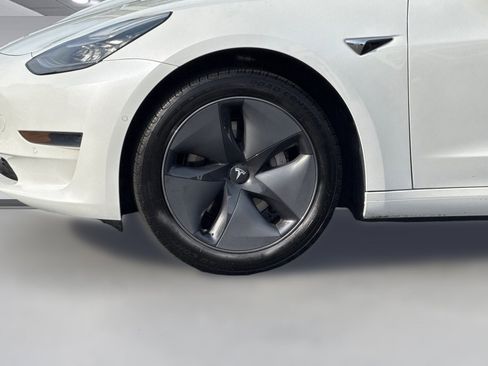 Used 2020 Tesla Model 3 Standard Range image 11