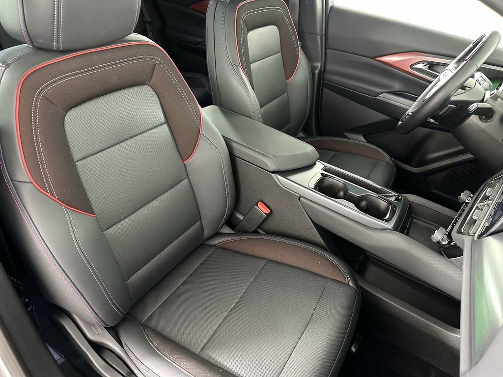 Used 2024 Chevrolet Equinox EV RS FWD image 28