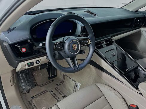 Certified 2024 Porsche Panamera 4 image 4